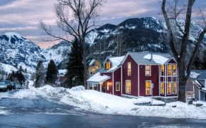 Luxury at Miles High, with 2 Free Ski Passes Telluride